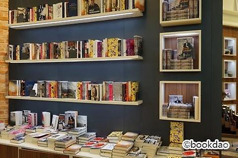 日本书店复兴未现,衰退持续